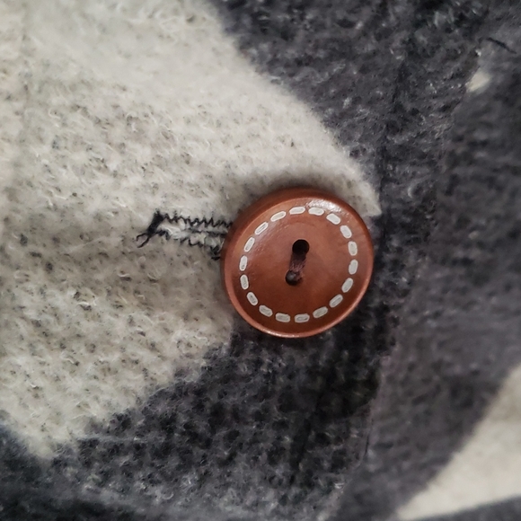 Comfy Oversized Shirt/Jacket with Wooden Buttons - Picture 3 of 10